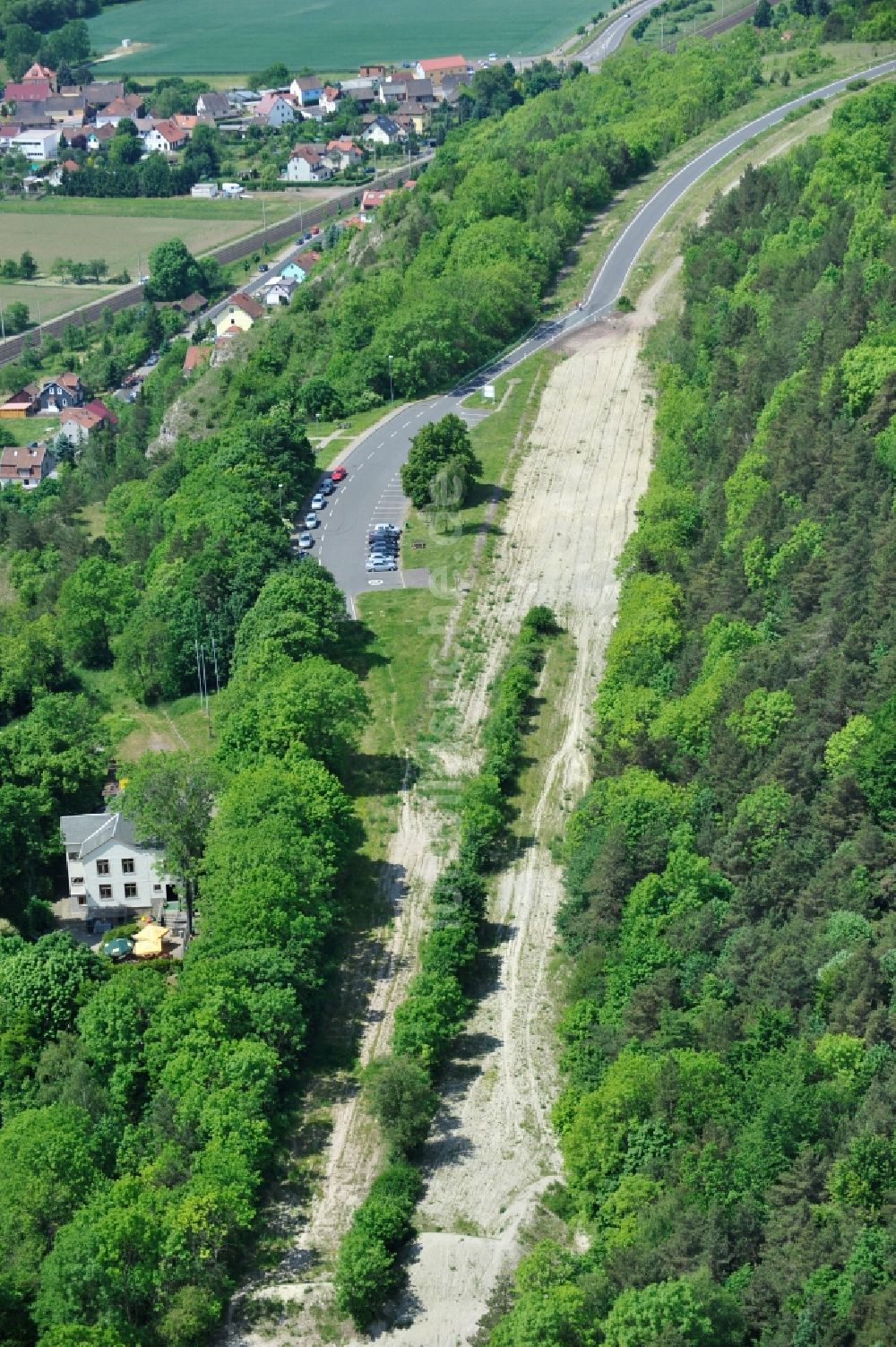 Luftaufnahme Wutha-Farnroda - Renaturierung der Autobahn- Trasse der BAB A4 über die Hörselberge im Waldgebiet in Wutha-Farnroda im Bundesland Thüringen, Deutschland