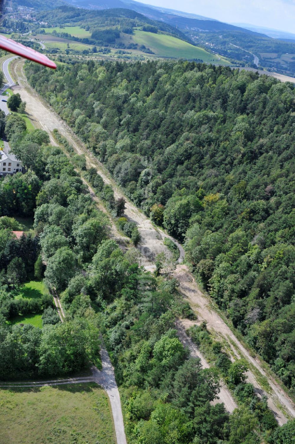 Luftaufnahme Wutha-Farnroda - Renaturierungsarbeiten am alten Streckenverlauf der Autobahn E40 / A4 in Thüringen