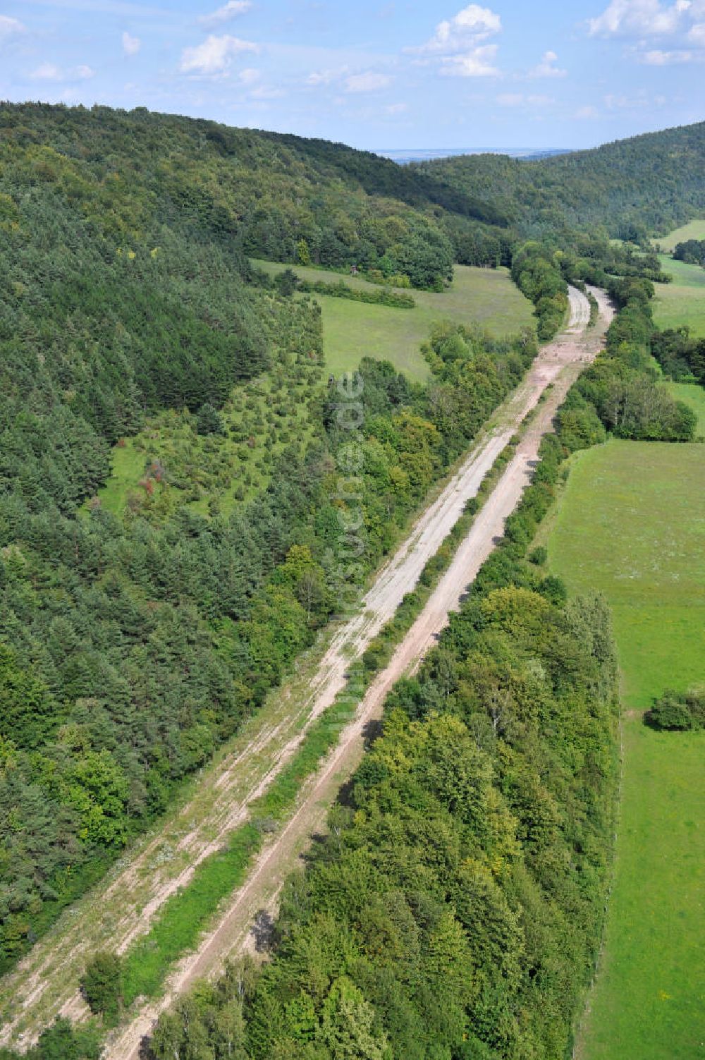 Wutha-Farnroda von oben - Renaturierungsarbeiten am alten Streckenverlauf der Autobahn E40 / A4 in Thüringen