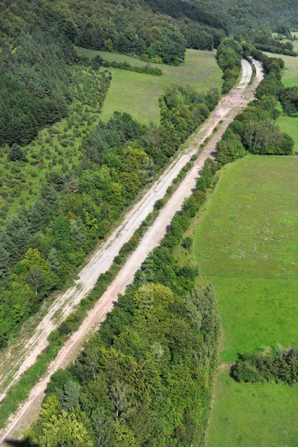 Wutha-Farnroda aus der Vogelperspektive: Renaturierungsarbeiten am alten Streckenverlauf der Autobahn E40 / A4 in Thüringen