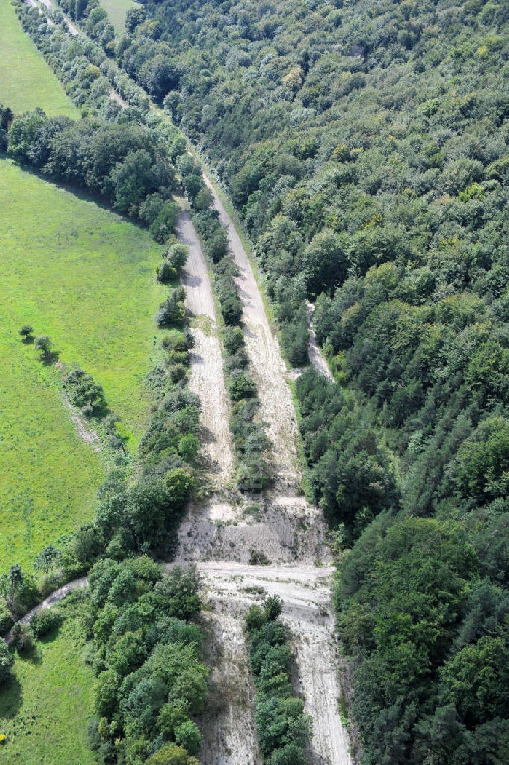 Luftbild Wutha-Farnroda - Renaturierungsarbeiten am alten Streckenverlauf der Autobahn E40 / A4 in Thüringen