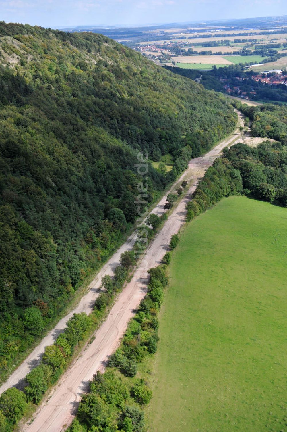 Luftaufnahme Wutha-Farnroda - Renaturierungsarbeiten am alten Streckenverlauf der Autobahn E40 / A4 in Thüringen