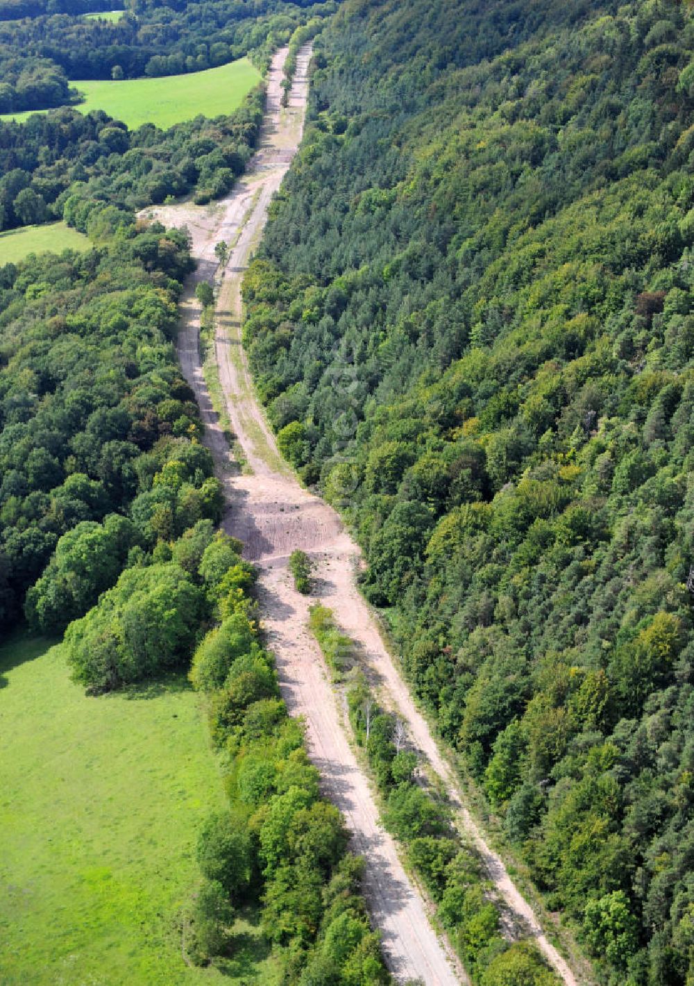 Wutha-Farnroda von oben - Renaturierungsarbeiten am alten Streckenverlauf der Autobahn E40 / A4 in Thüringen