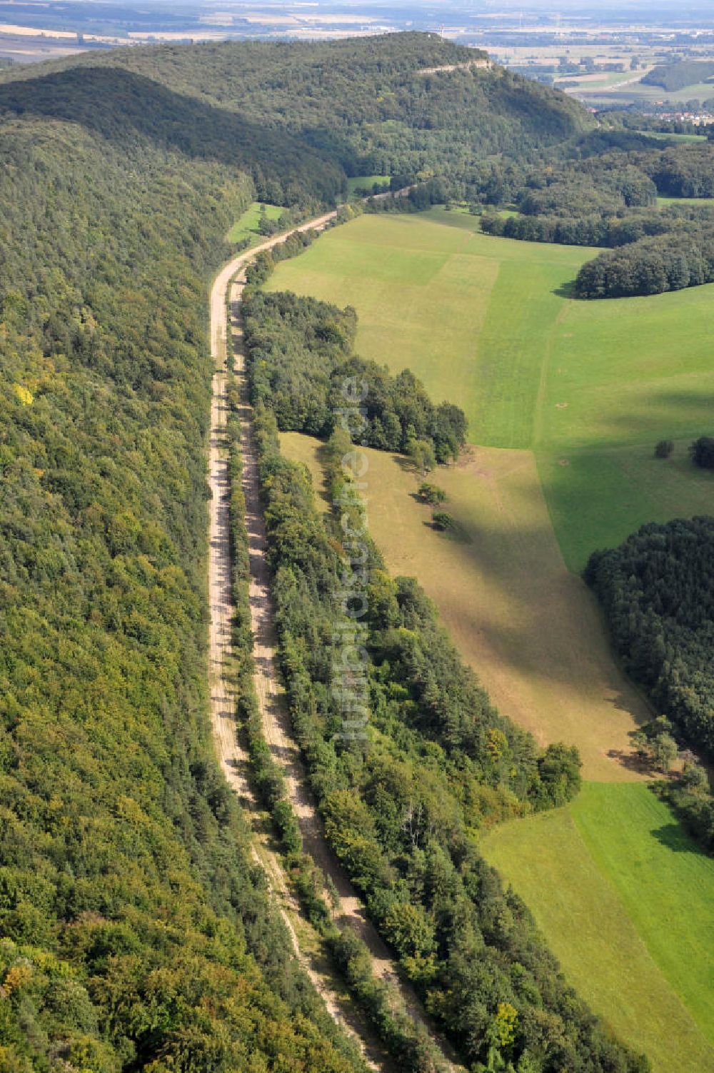 Luftaufnahme Wutha-Farnroda - Renaturierungsarbeiten am alten Streckenverlauf der Autobahn E40 / A4 in Thüringen