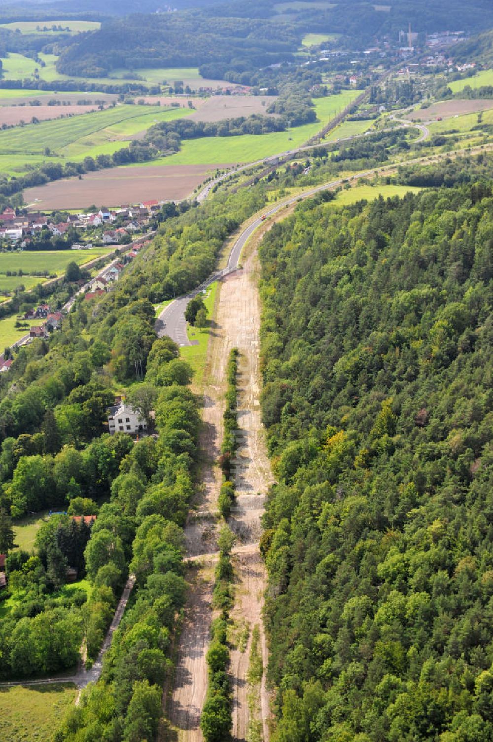 Wutha-Farnroda aus der Vogelperspektive: Renaturierungsarbeiten am alten Streckenverlauf der Autobahn E40 / A4 in Thüringen