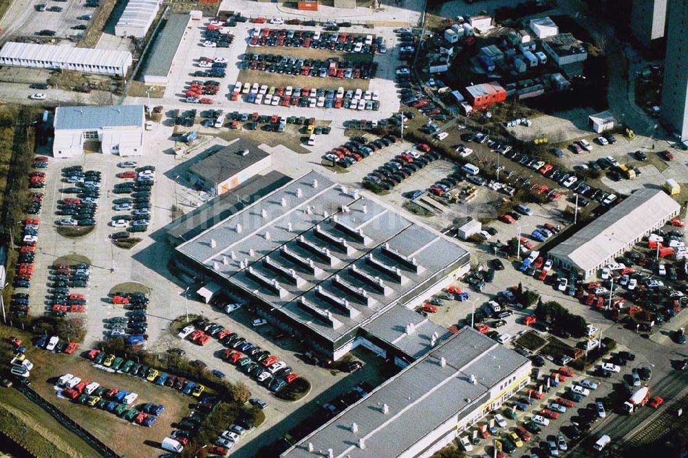 Berlin-Hohenschönhausen aus der Vogelperspektive: Renault-Autohaus an der Konrad-Wolf-Straße