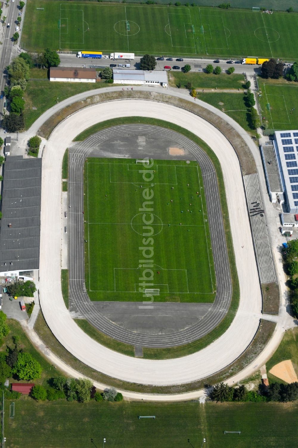 Augsburg aus der Vogelperspektive: Rennstrecke der Bezirkssportanlage im Ortsteil Haunstetten - Siebenbrunn in Augsburg im Bundesland Bayern, Deutschland