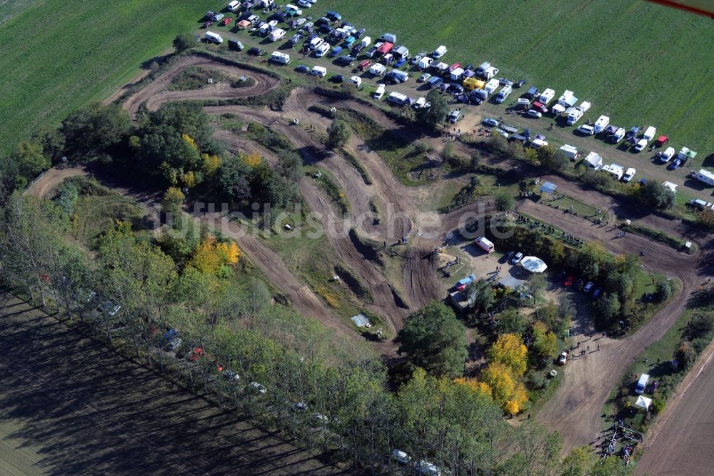 Luftaufnahme Schönfeld - Rennstrecke der Rennbahn MX Arena in Schönfeld im Bundesland Brandenburg