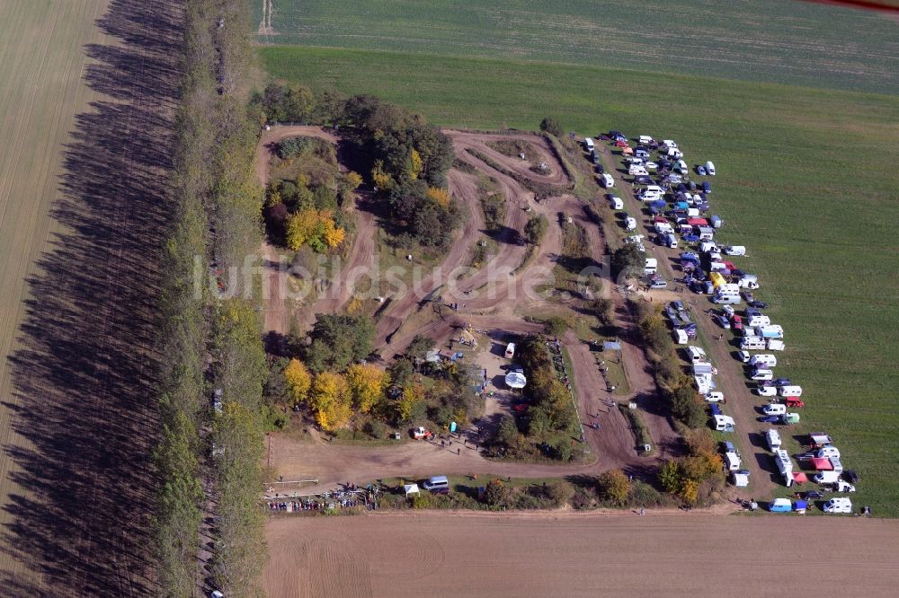 Schönfeld von oben - Rennstrecke der Rennbahn MX Arena in Schönfeld im Bundesland Brandenburg