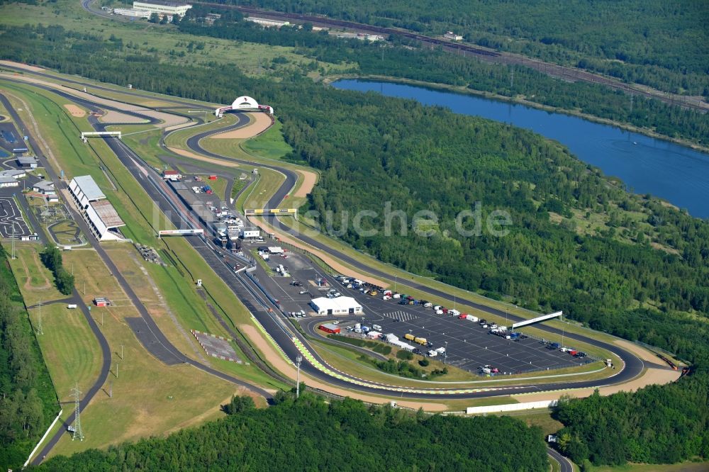 Most von oben - Rennstrecke der Rennbahn Autodrom Most an der Tvrzova in Most in , Tschechien