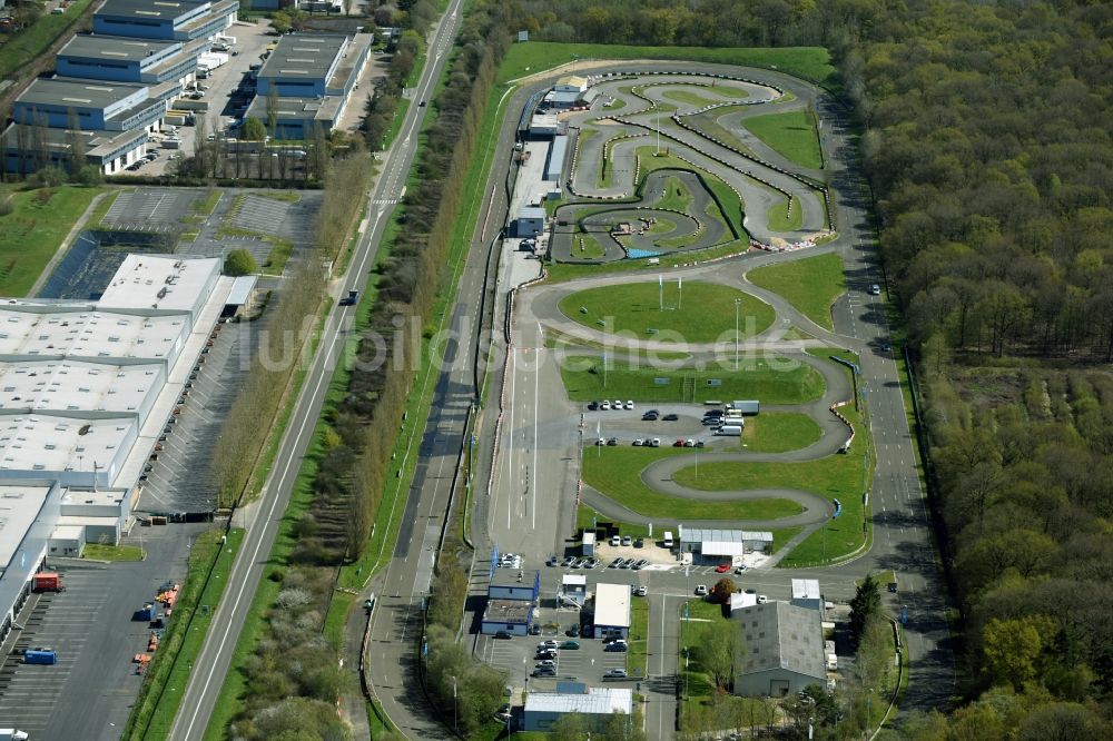 Luftbild Trappes - Rennstrecke der Rennbahn Beltoise Racing Kart in Trappes in Ile-de-France, Frankreich