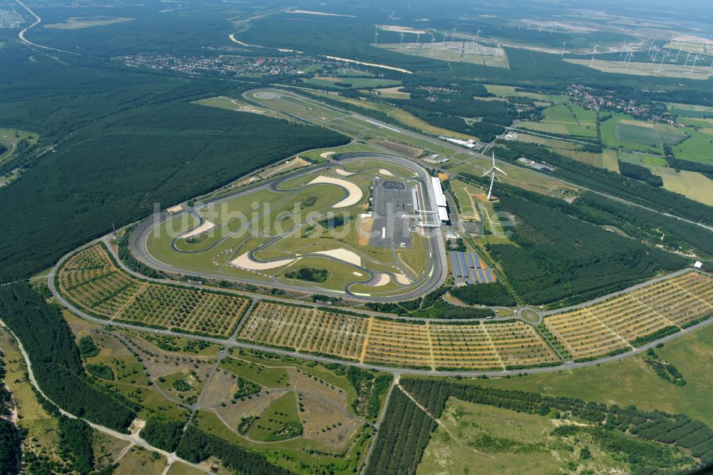 Schipkau aus der Vogelperspektive: Rennstrecke der Rennbahn DEKRA Lausitzring in Schipkau im Bundesland Brandenburg, Deutschland