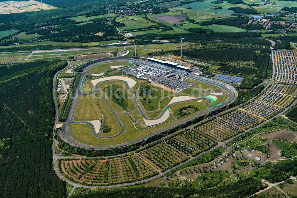 Schipkau aus der Vogelperspektive: Rennstrecke der Rennbahn DEKRA Lausitzring in Schipkau im Bundesland Brandenburg, Deutschland