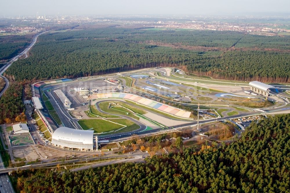 Luftaufnahme Hockenheim - Rennstrecke der Rennbahn Hockenheimring Baden-Württemberg in Hockenheim im Bundesland Baden-Württemberg, Deutschland