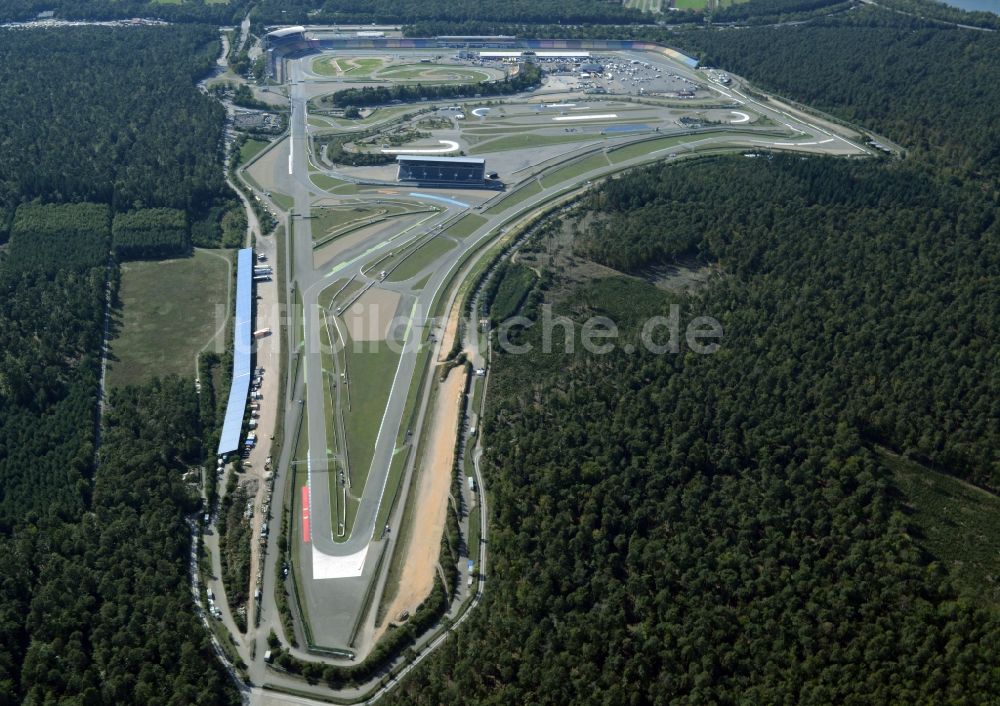 Hockenheim aus der Vogelperspektive: Rennstrecke der Rennbahn Hockenheimring in Hockenheim im Bundesland Baden-Württemberg