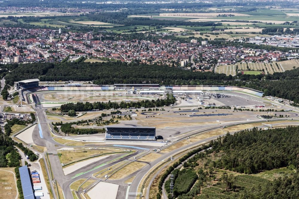 Hockenheim von oben - Rennstrecke der Rennbahn Hockenheimring in Hockenheim im Bundesland Baden-Württemberg