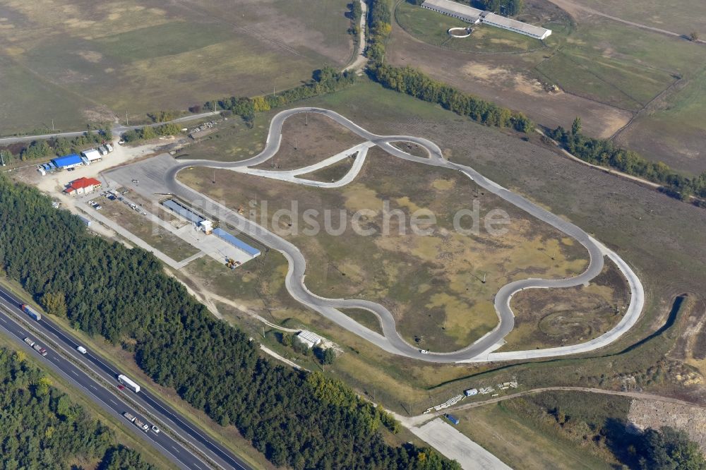 Kakucs aus der Vogelperspektive: Rennstrecke der Rennbahn Kakucs Ring in Kakucs in Komitat Pest, Ungarn