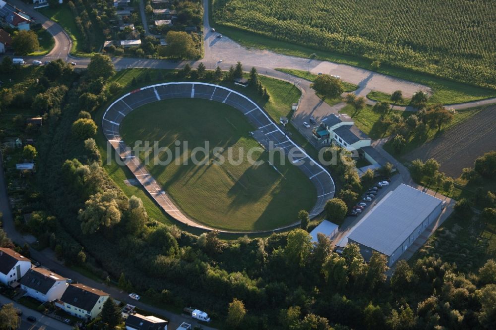 Linkenheim-Hochstetten von oben - Rennstrecke der Rennbahn - Trabrennbahn RV Badenia Linkenheim in Linkenheim-Hochstetten im Bundesland Baden-Württemberg