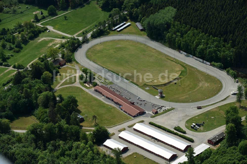 Luftbild Aakirkeby - Rennstrecke der Rennbahn - Trabrennbahn Bornholms Travselskab am Segenvej in Aakirkeby in Region Hovedstaden, Dänemark