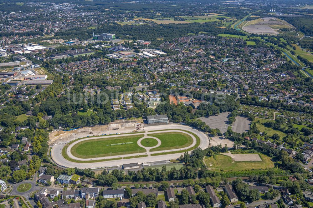 Luftbild Dinslaken - Rennstrecke der Rennbahn - Trabrennbahn in Dinslaken im Bundesland Nordrhein-Westfalen