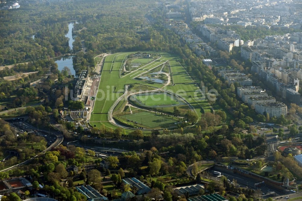 Paris aus der Vogelperspektive: Rennstrecke der Rennbahn - Trabrennbahn Hippodrome Auteuil an der Route d'Auteuil aux Lacs in Paris in Ile-de-France, Frankreich