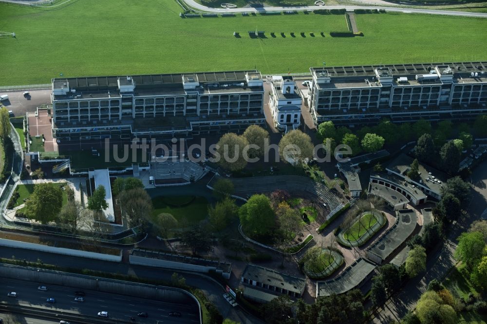 Paris von oben - Rennstrecke der Rennbahn - Trabrennbahn Hippodrome de Longchamp an der Route des Tribunes in Paris in Ile-de-France, Frankreich