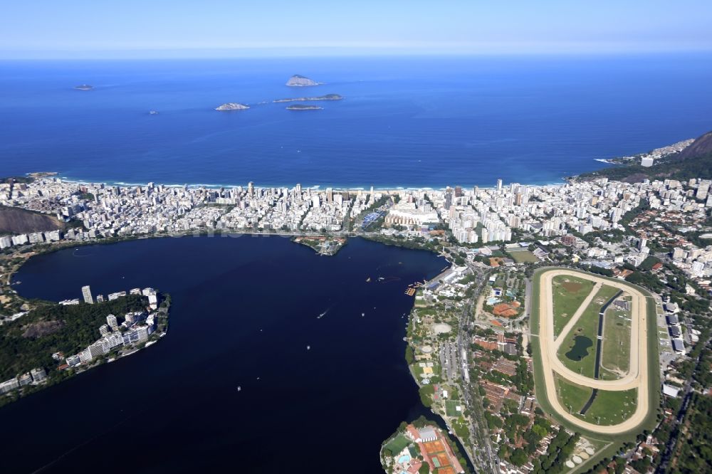 Rio de Janeiro von oben - Rennstrecke der Rennbahn - Trabrennbahn Jockey Club Brasileiro Praca Santos Dumont, 31 - Gavea in Rio de Janeiro in Brasilien