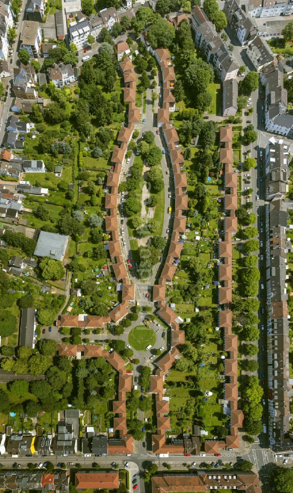 Luftaufnahme Mühlheim an der Ruhe - Renovierarbeiten Salier- Siedlung Broich in Mülheim an der Ruhr in Nordrhein- Westfalen