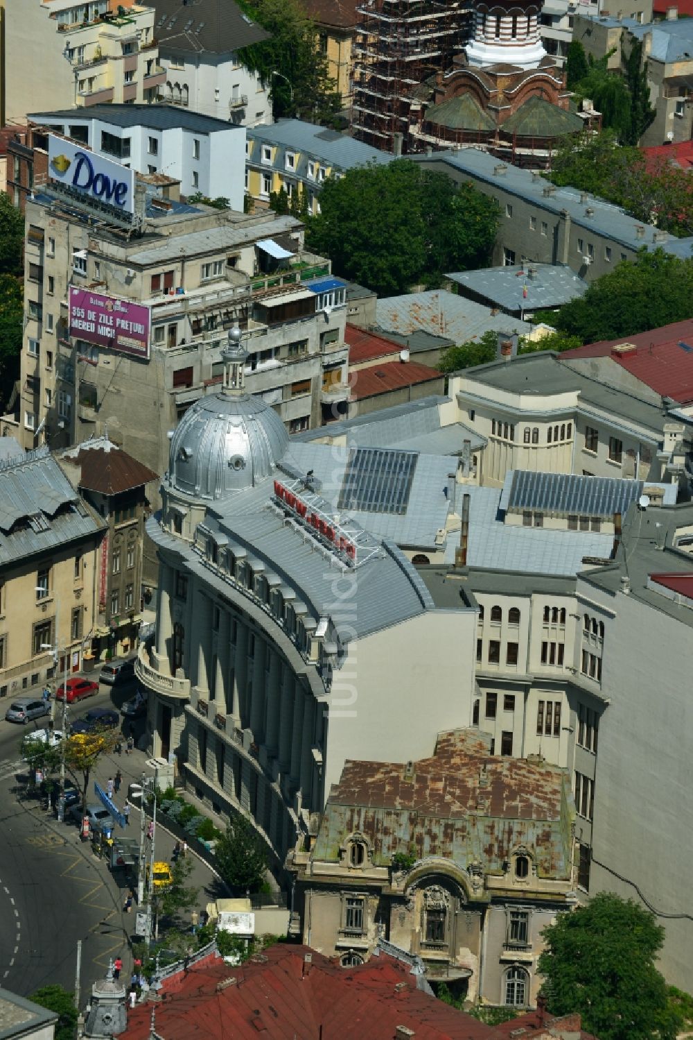 Bukarest aus der Vogelperspektive: Renoviertes Gebäude der Academia de Studia Sconomicein ASE Cladirea Ion Angelescu an der Strada Caderea in Bukarest in Rumänien