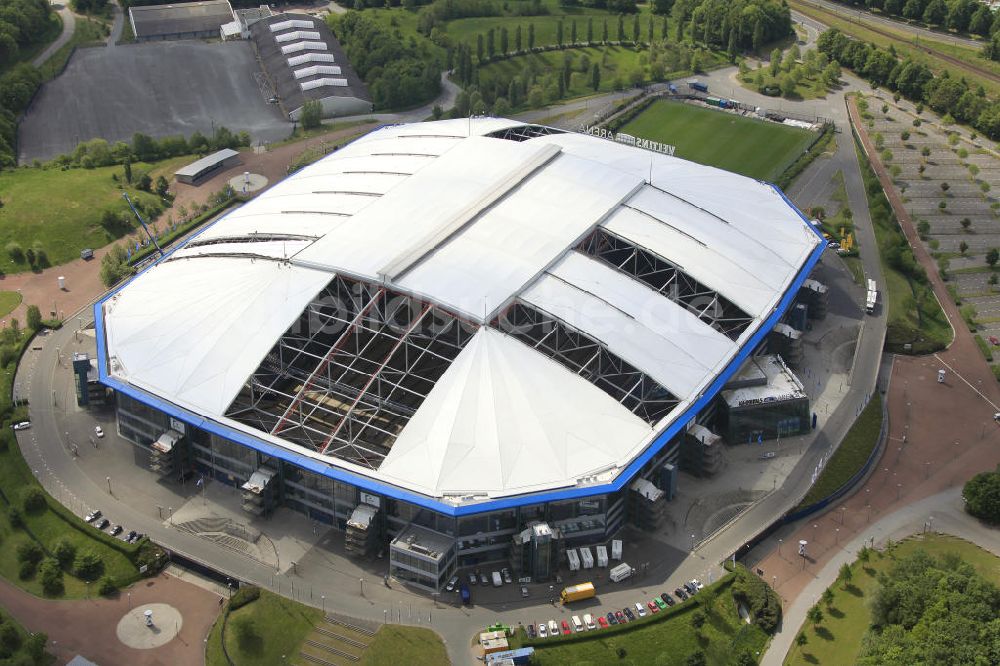 Luftbild GELSENKIRCHEN - Reparaturarbeiten auf dem Dach der Schalke - Arena in Gelsenkirchen