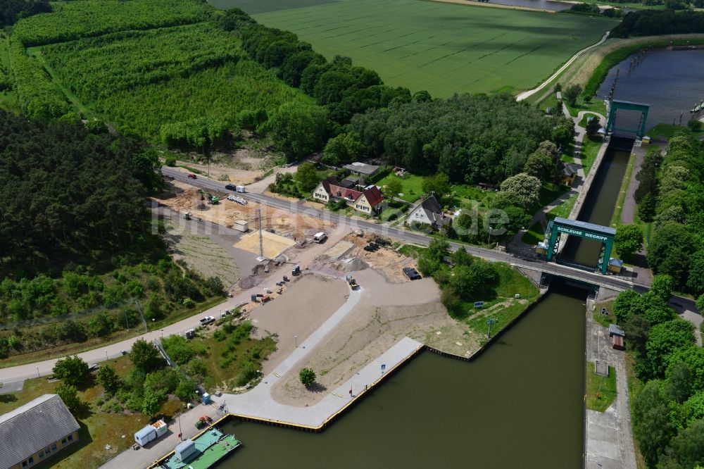 Luftaufnahme Niegripp - Reparaturarbeiten der Hochwasser - Schäden an der L52 Neue Schleuse in Niegripp im Bundesland Sachsen-Anhalt