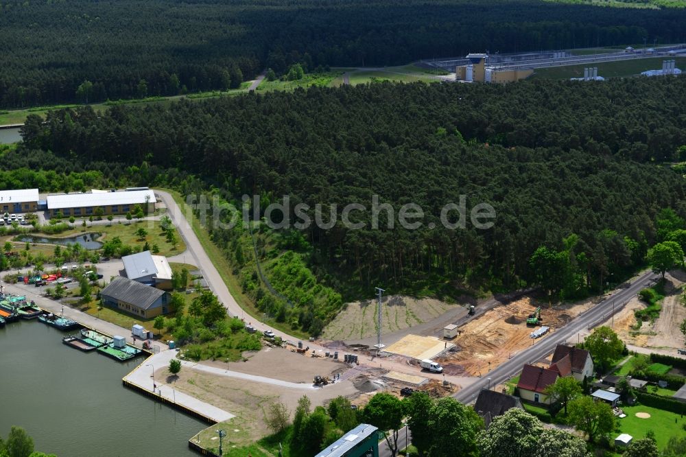 Niegripp aus der Vogelperspektive: Reparaturarbeiten der Hochwasser - Schäden an der L52 Neue Schleuse in Niegripp im Bundesland Sachsen-Anhalt