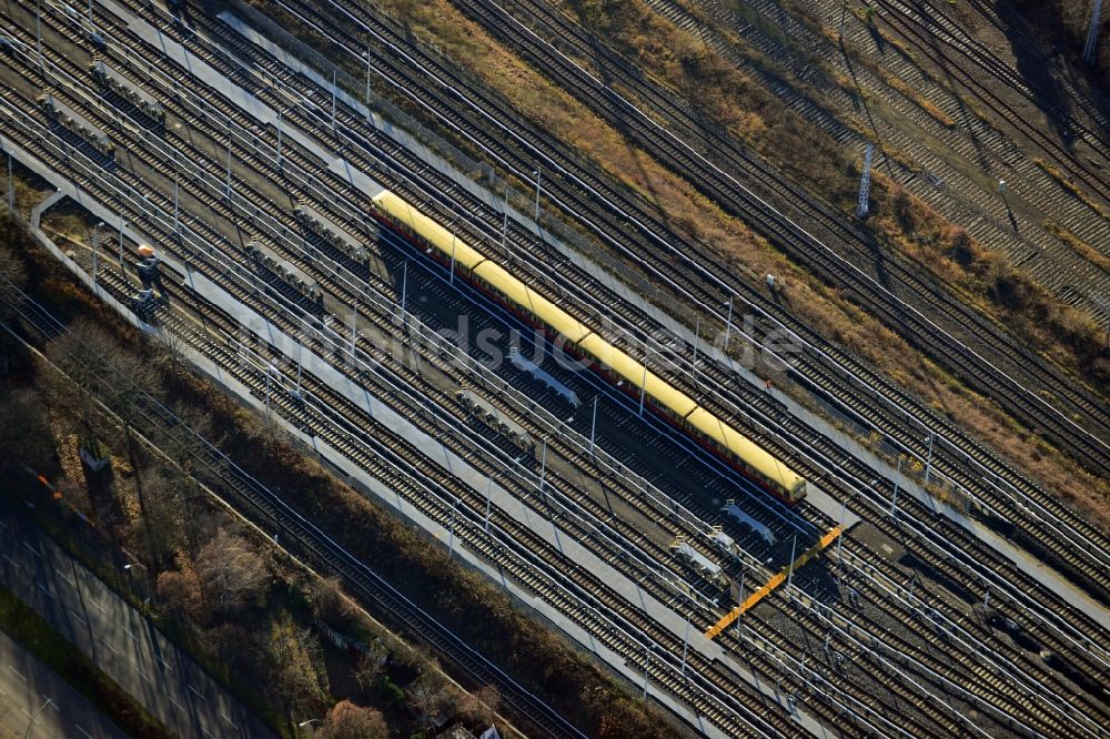 Luftaufnahme Berlin - Reparaturhallen der S-Bahn- Hauptwerkstatt / Bahnbetriebswerk in Berlin-Schöneweide