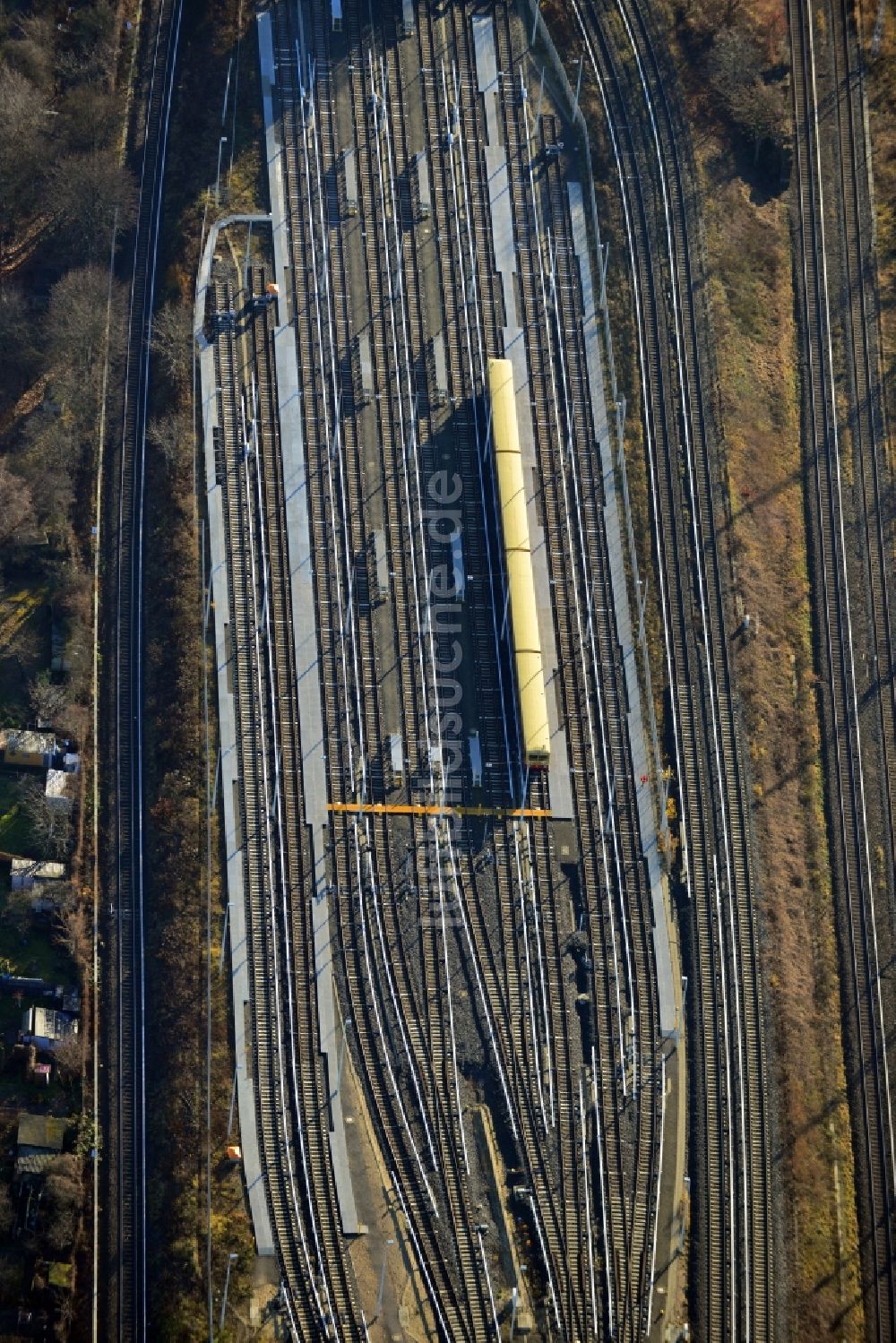 Luftaufnahme Berlin - Reparaturhallen der S-Bahn- Hauptwerkstatt / Bahnbetriebswerk in Berlin-Schöneweide