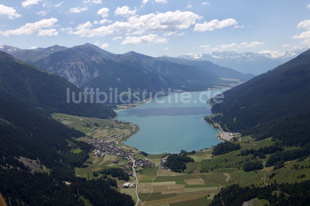 Reschen am See aus der Vogelperspektive: Reschensee in Reschen am See in Italien