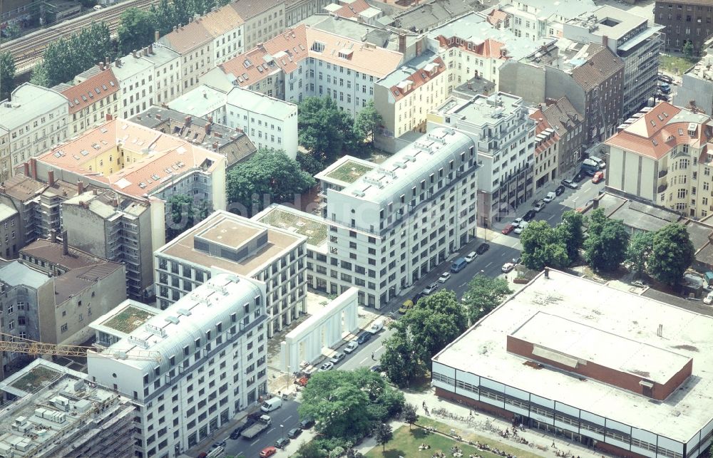 Berlin aus der Vogelperspektive: Residenz am Deutschen Theater an der Reinhardtstraße im Ortsteil Mitte in Berlin, Deutschland