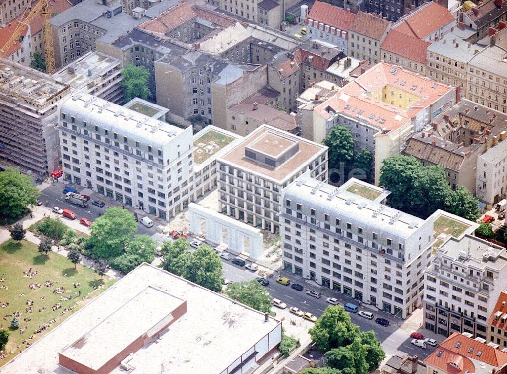 Luftbild Berlin - Residenz am Deutschen Theater an der Reinhardtstraße im Ortsteil Mitte in Berlin, Deutschland