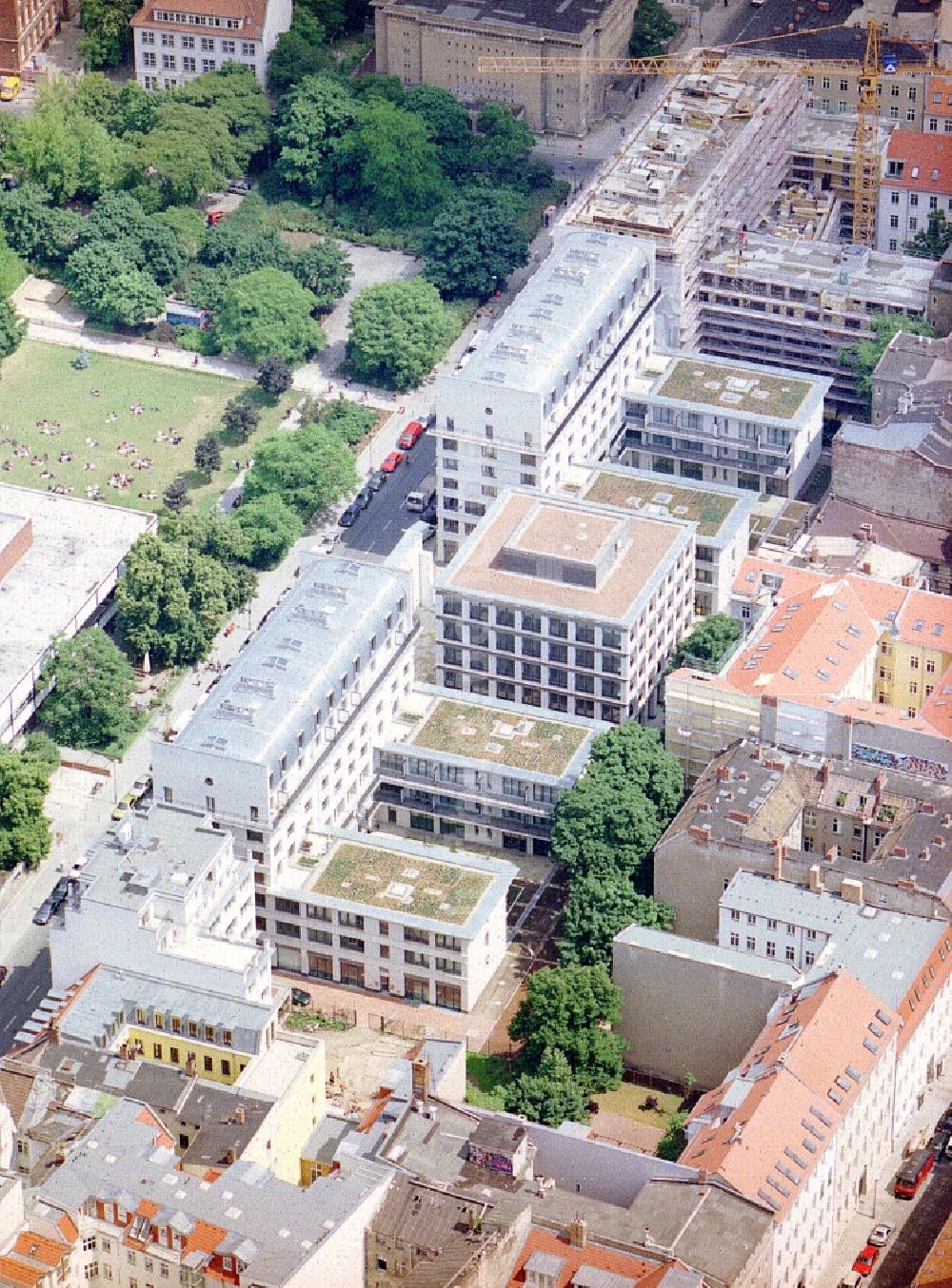 Luftaufnahme Berlin - Residenz am Deutschen Theater an der Reinhardtstraße im Ortsteil Mitte in Berlin, Deutschland