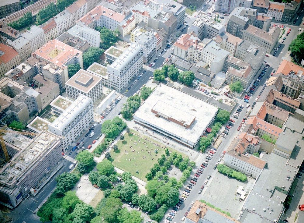 Luftbild Berlin - Residenz am Deutschen Theater an der Reinhardtstraße im Ortsteil Mitte in Berlin, Deutschland