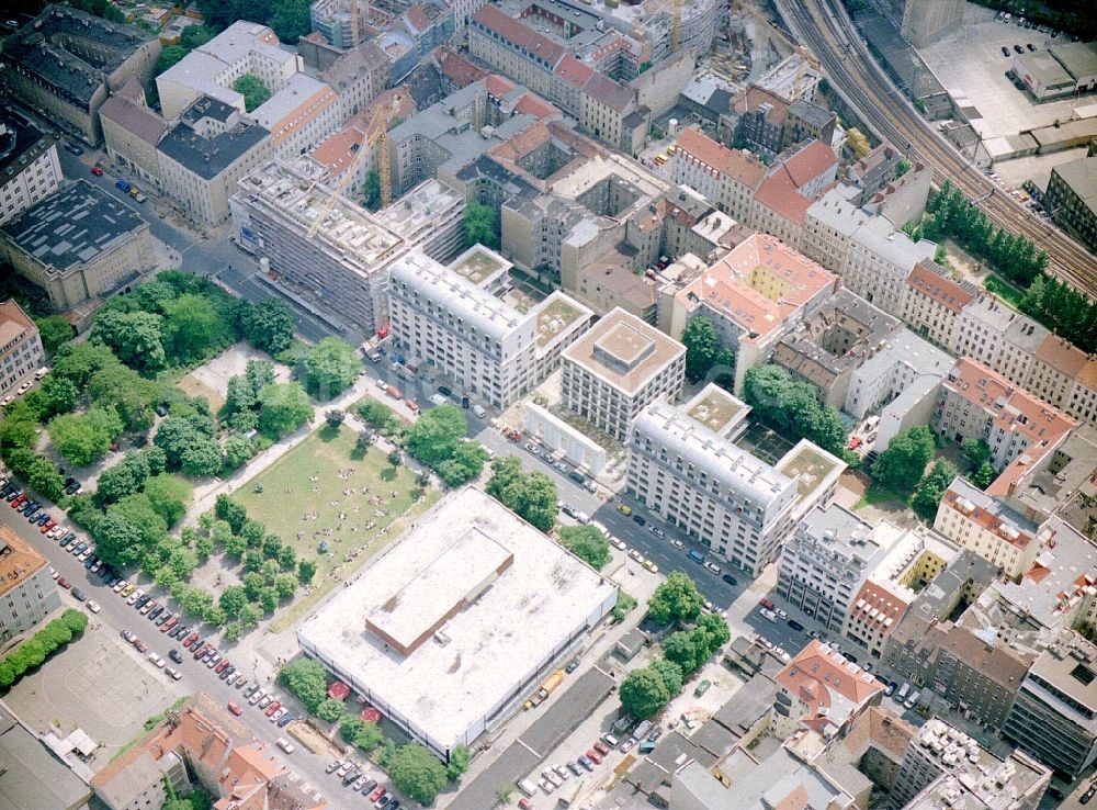 Berlin von oben - Residenz am Deutschen Theater an der Reinhardtstraße im Ortsteil Mitte in Berlin, Deutschland