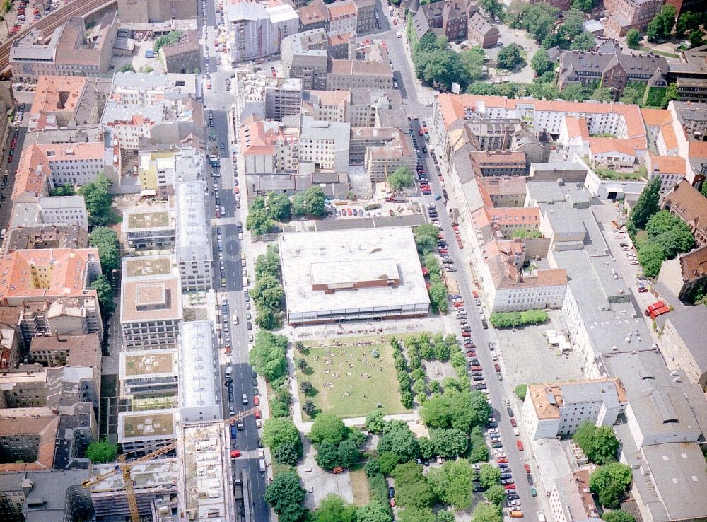 Luftbild Berlin - Residenz am Deutschen Theater an der Reinhardtstraße im Ortsteil Mitte in Berlin, Deutschland