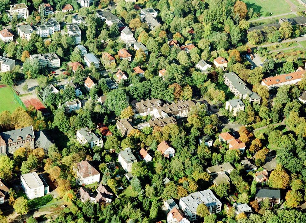 Berlin - Zehlendorf aus der Vogelperspektive: Residenz Zehlendorf - Kranken- & Pflegeheim GmbH an der Claszeile 40 in 14165 Berlin - Zehlendorf.