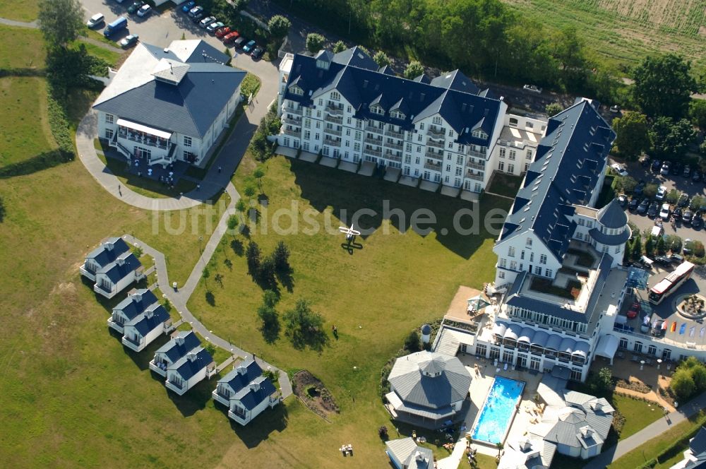 Petzow von oben - Resort Schwielowsee Hotel Seaside Garden in Petzow, einem Ortsteil von Werder im Bundesland Brandenburg