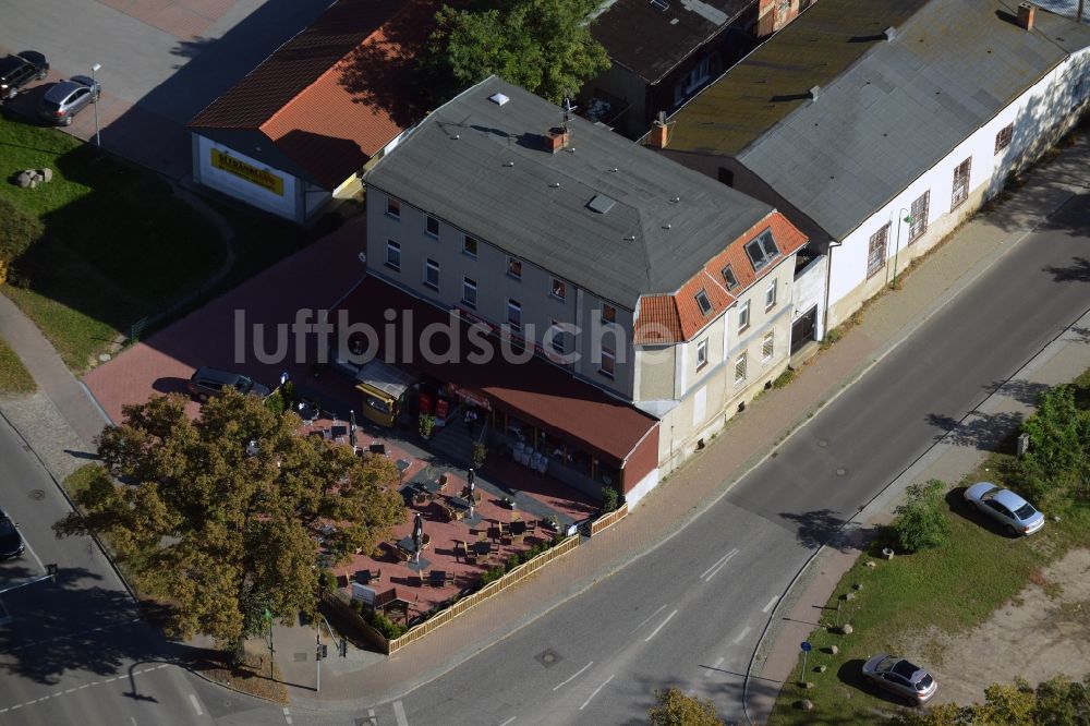 Luftaufnahme Werneuchen - Restaurant, Gebäude und Gastgarten des italienischen Restaurants Villa Toskana in Werneuchen im Bundesland Brandenburg