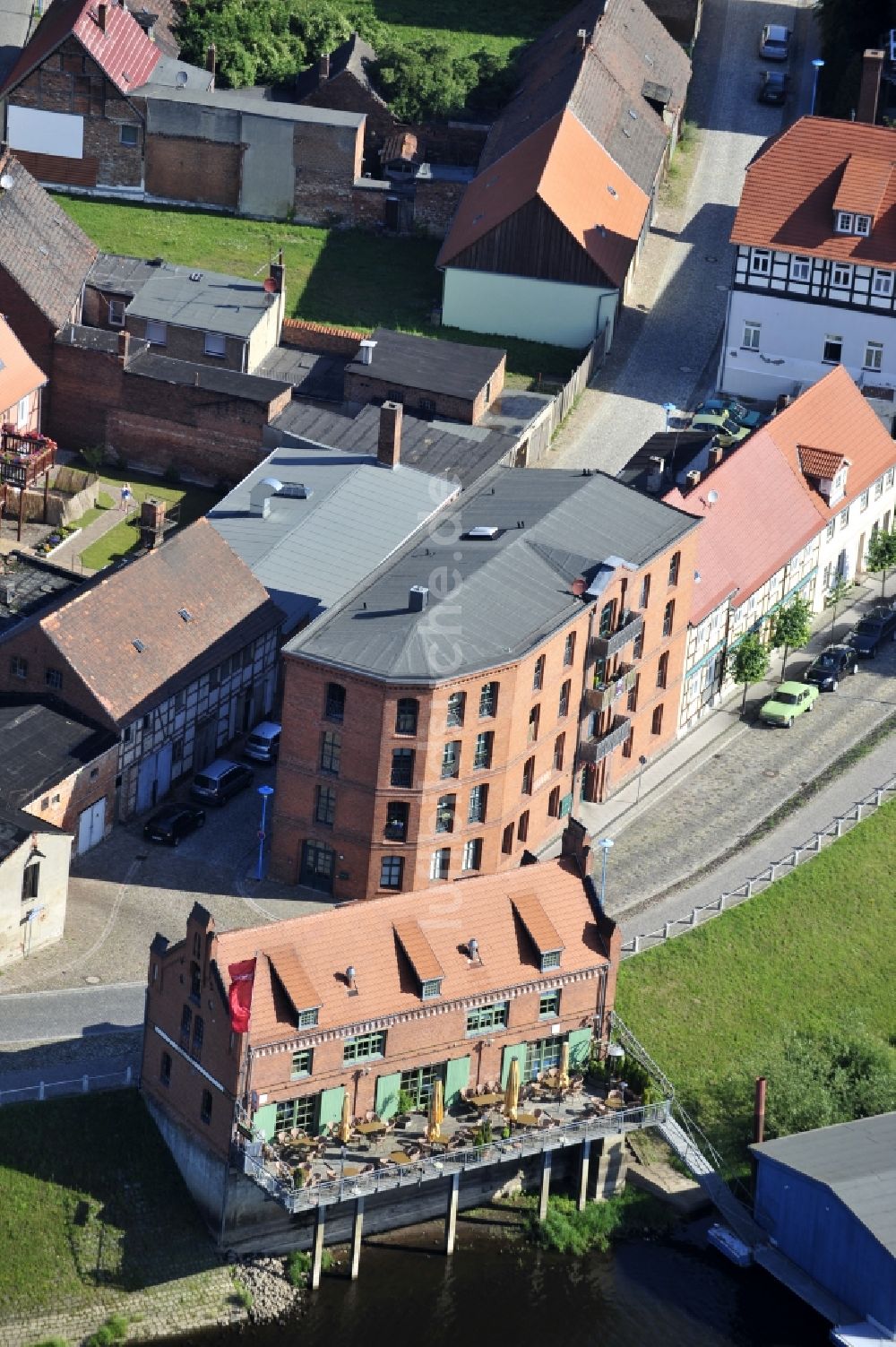 Wittenberge aus der Vogelperspektive: Restaurant Kranhaus am Ufer der Elbe in Wittenberge im Bundesland Brandenburg