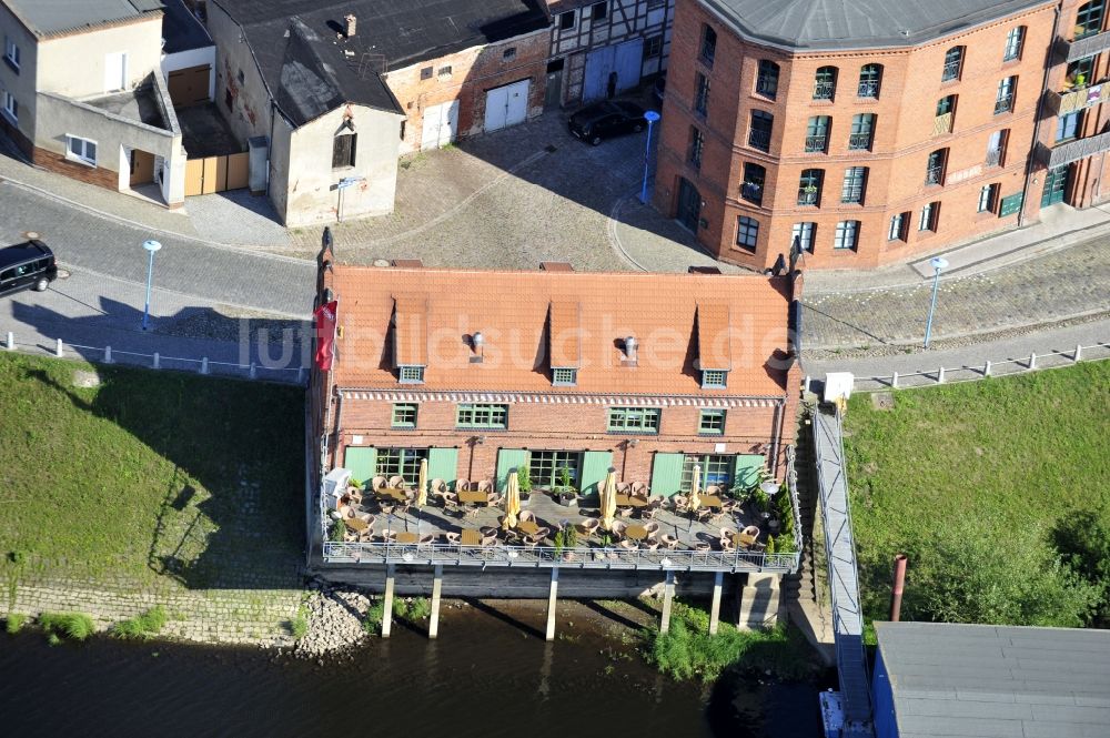 Luftaufnahme Wittenberge - Restaurant Kranhaus am Ufer der Elbe in Wittenberge im Bundesland Brandenburg