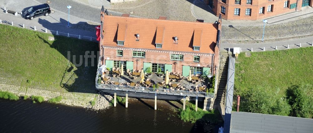 Luftbild Wittenberge - Restaurant Kranhaus am Ufer der Elbe in Wittenberge im Bundesland Brandenburg