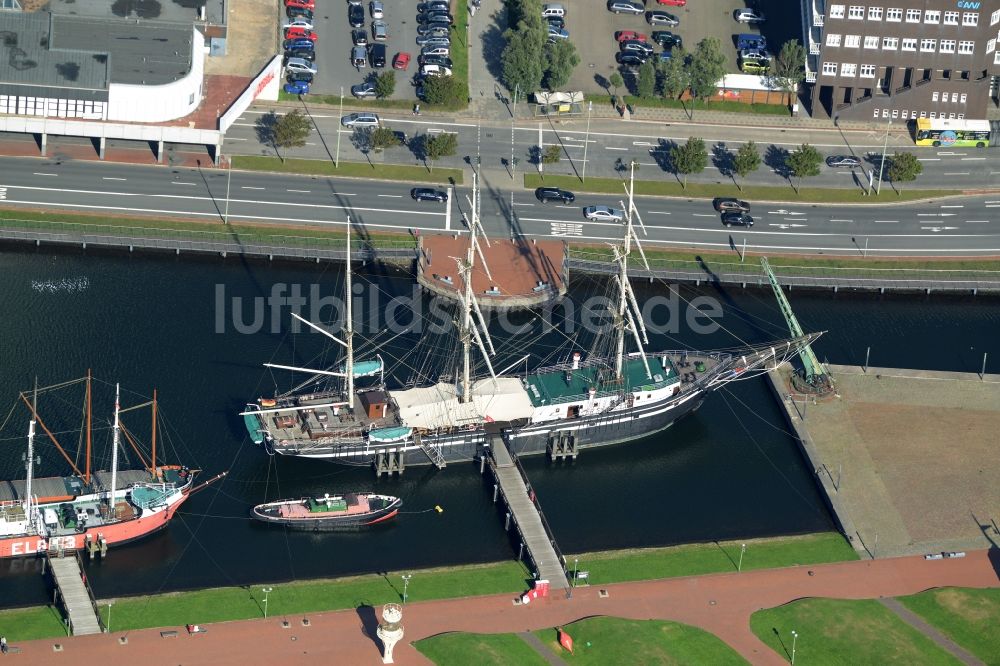 Bremerhaven von oben - Restaurant- Schiff Seute Deern im Hafen von Bremerhaven im Bundesland Bremen