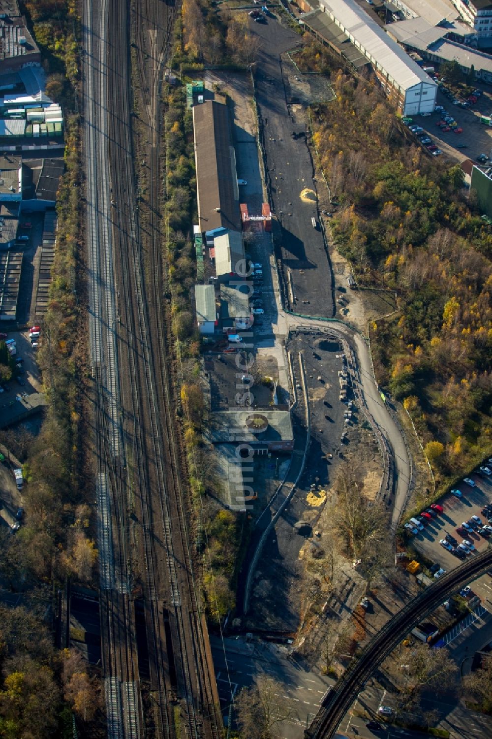 Bochum aus der Vogelperspektive: Restaurant und Veranstaltungsort riff in der Bermuda-Halle an Bahngleisen in Bochum im Bundesland Nordrhein-Westfalen