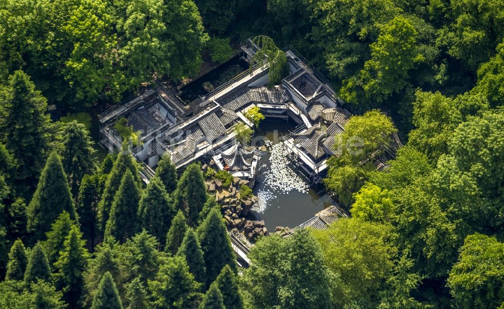 Bochum von oben - Restauration des Chinesischer Garten auf dem Gelände des Campus der RUB Ruhr- Universität Bochum in Nordrhein-Westfalen